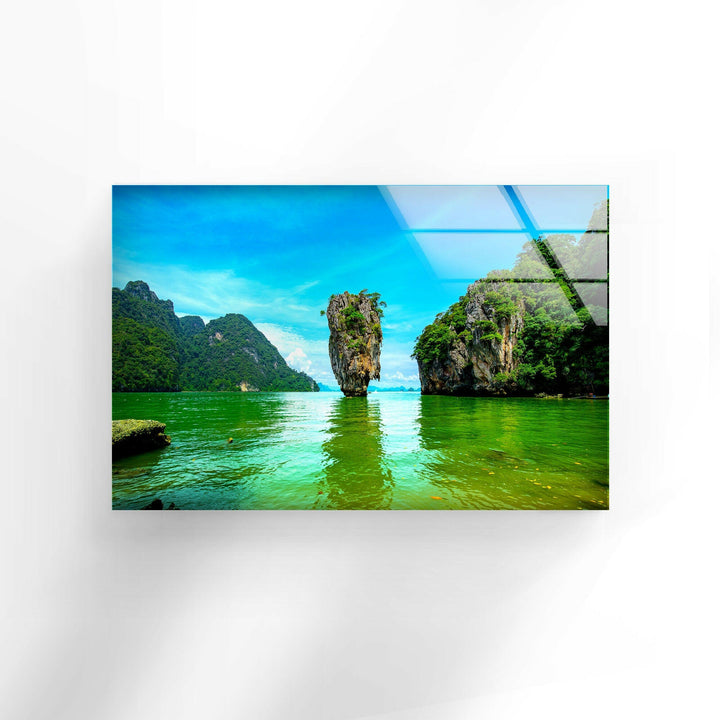 Large landscape wall art capturing the beauty of James Bond Island’s crystal-clear waters.

