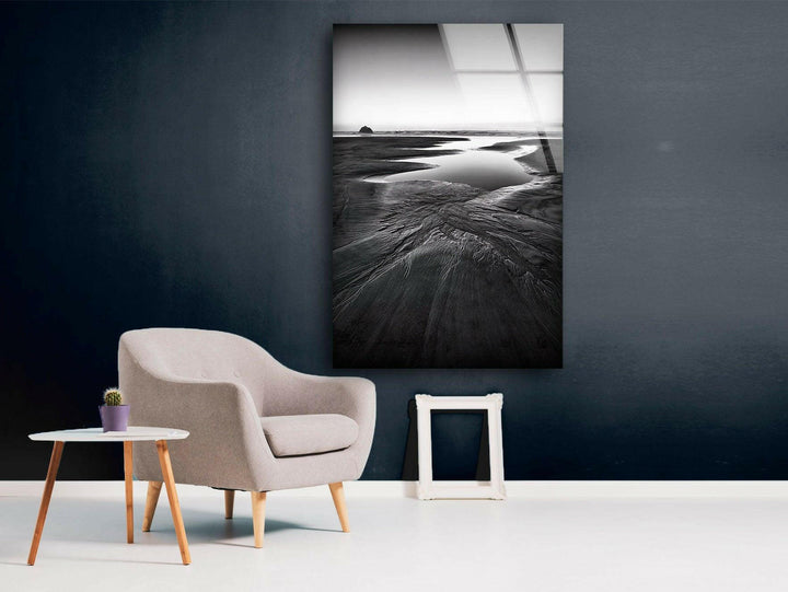 Stunning beach photography in monochrome, offering an elegant and peaceful atmosphere for your walls.
