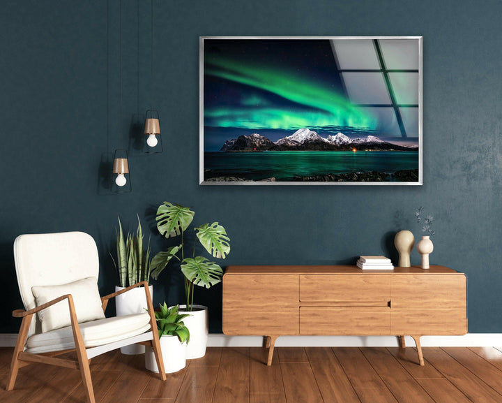 Modern glass wall art highlighting the ethereal beauty of the Northern Lights.
