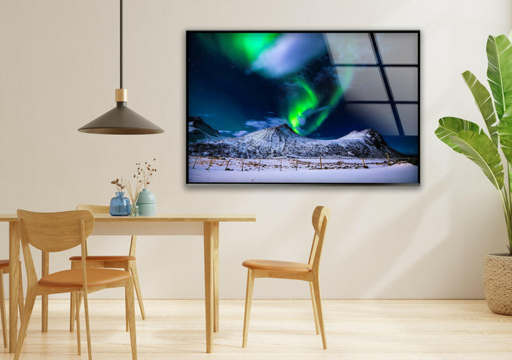 Elegant glass wall art featuring the aurora borealis over a frozen Arctic landscape.
