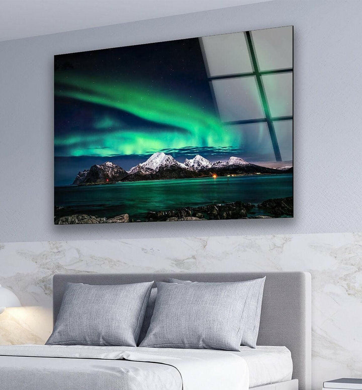 Luxury glass artwork capturing the magic of the aurora borealis in the night sky.
