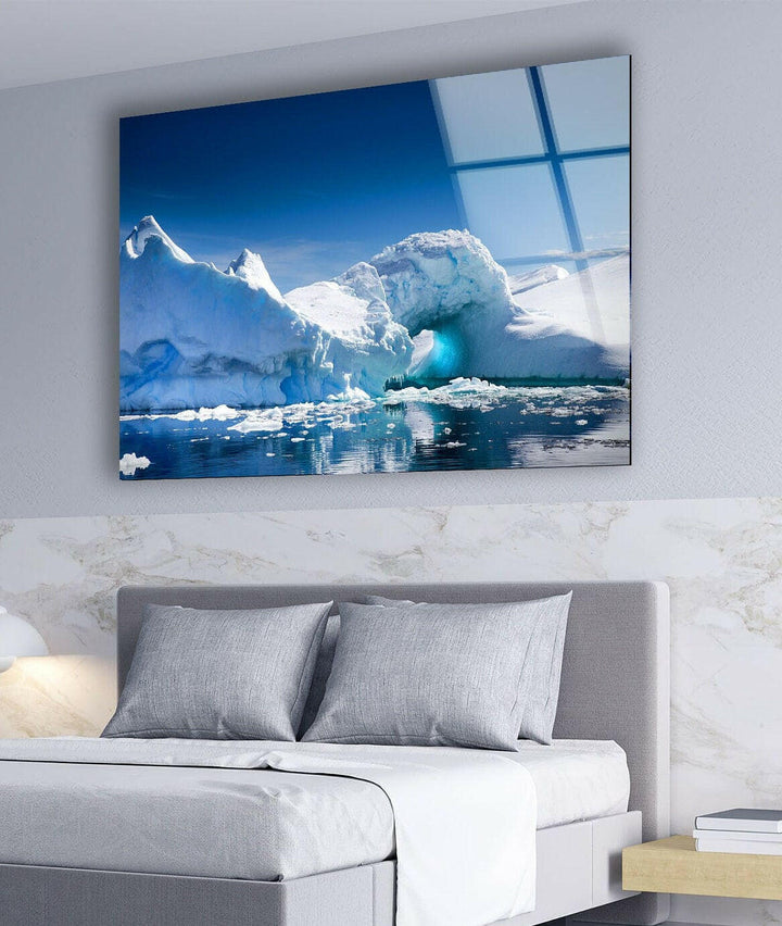 Scenic icy wonderland with pristine white snow and tranquil deep blue waters.

