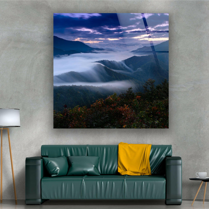 Enchanting Mountain Mist – A Nature-Inspired Glass Artwork

